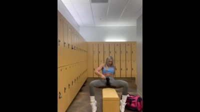 Gym Babe's Steamy Locker Room Squirtfest: Pussy Massage and Naughty Fun