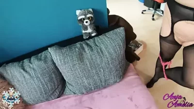 Thick Vixen Gets Down and Dirty on the Phone